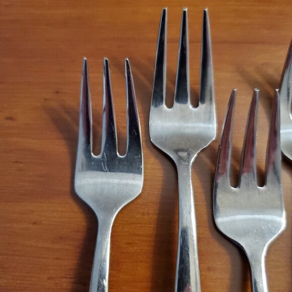 ONEIDA Seafood Forks Set of 6 Small Stainless Steel 4 3/4" Square Handle - Picture 2 of 7